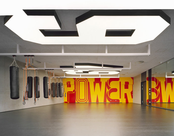 阿迪達斯健身中心環(huán)境標識設(shè)計