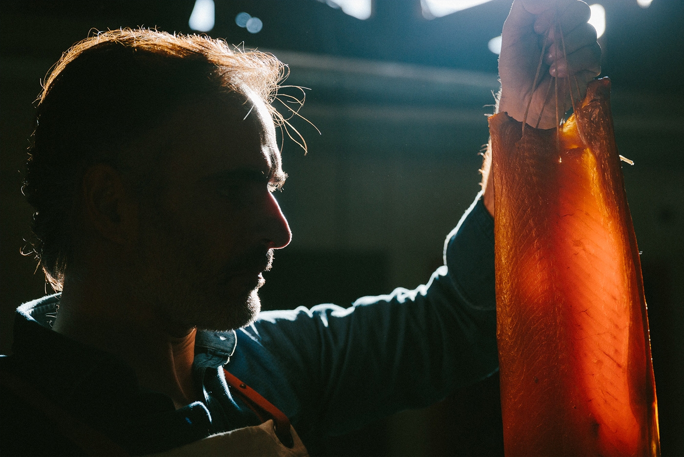 魚包裝設(shè)計-傳統(tǒng)熏鮭魚傳達了產(chǎn)品所揭示的遺產(chǎn)、傳統(tǒng)和精通